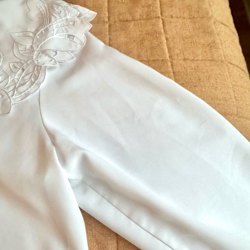 Vintage White Like New Embroidered Collar Peter Pan Long Sleeve Blouse - Picture 9 of 16